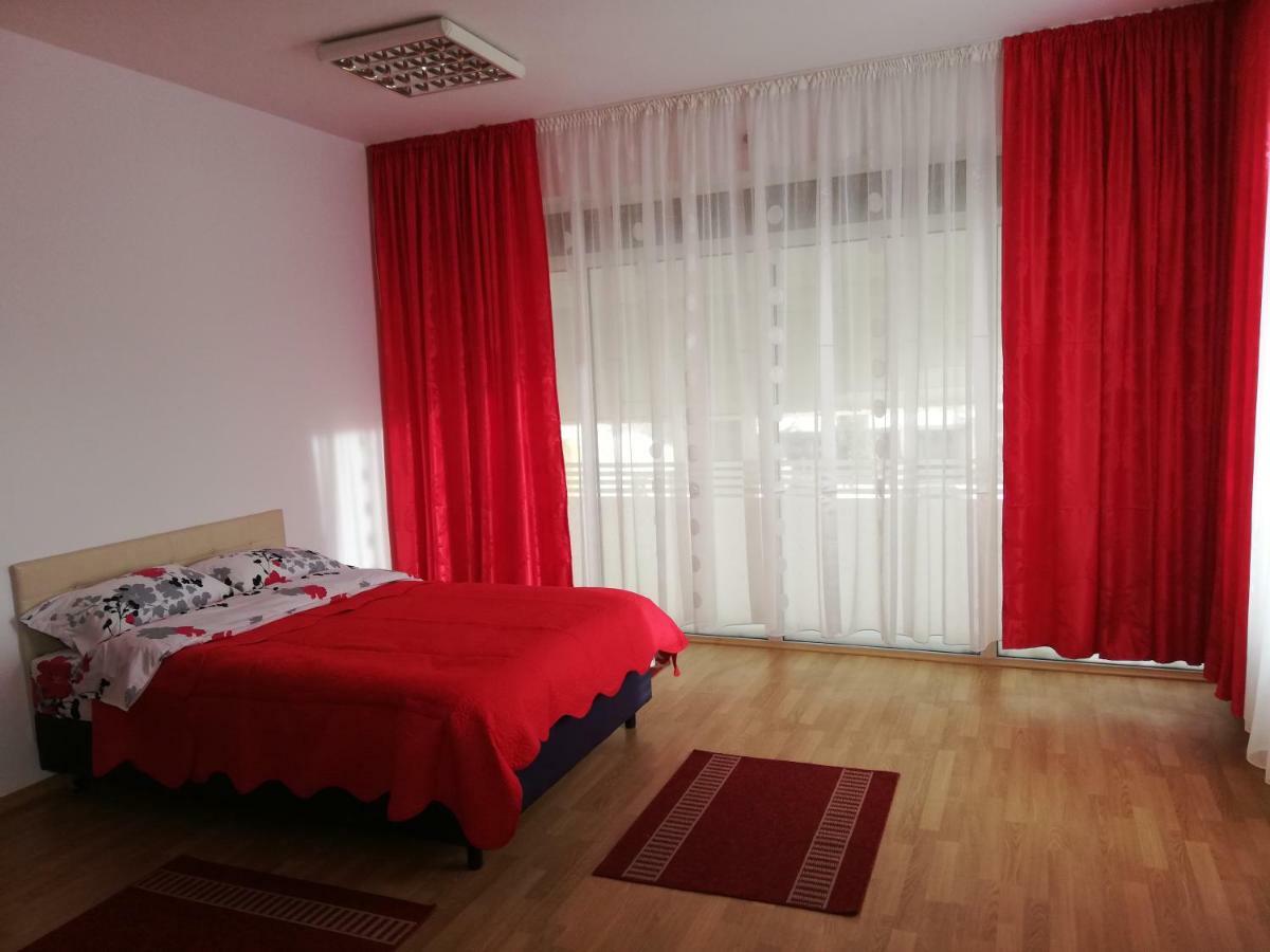 Pensiunea La Safari Târgu Neamț Buitenkant foto