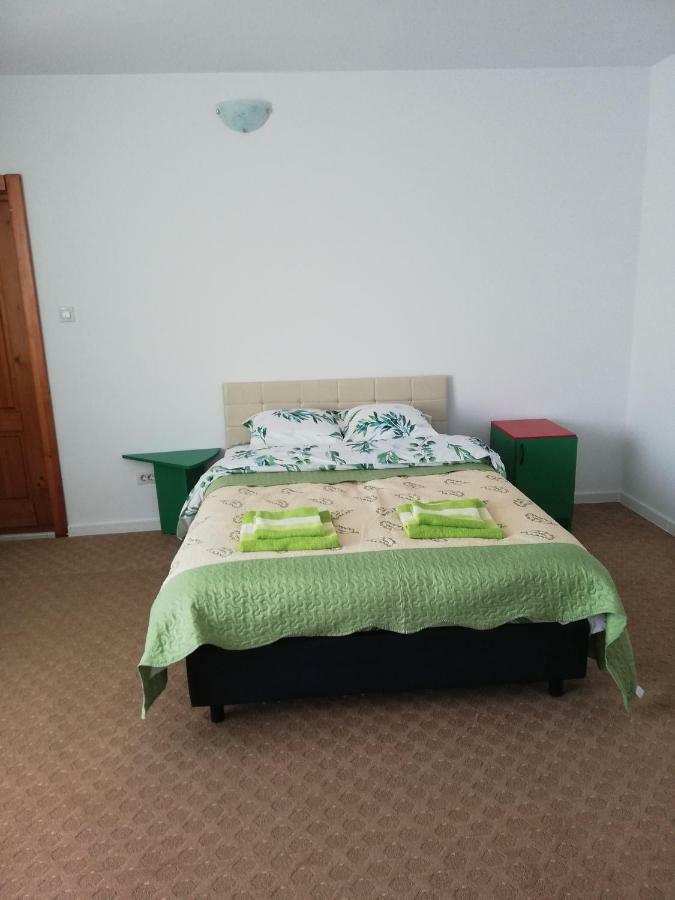 Pensiunea La Safari Târgu Neamț Buitenkant foto
