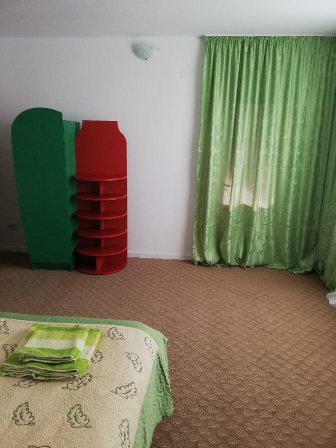 Pensiunea La Safari Târgu Neamț Buitenkant foto