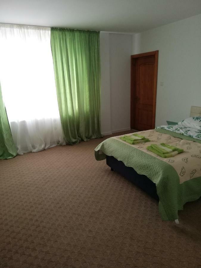 Pensiunea La Safari Târgu Neamț Buitenkant foto