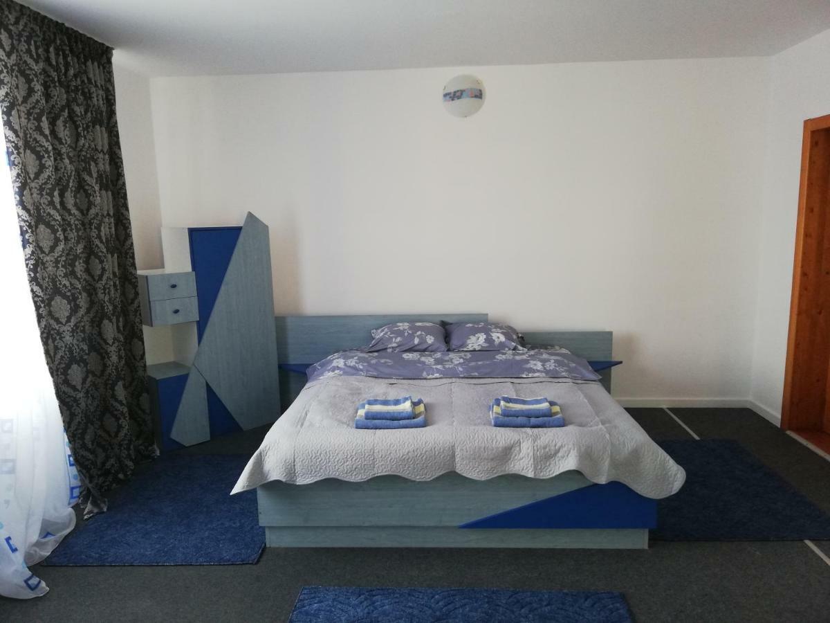 Pensiunea La Safari Târgu Neamț Buitenkant foto