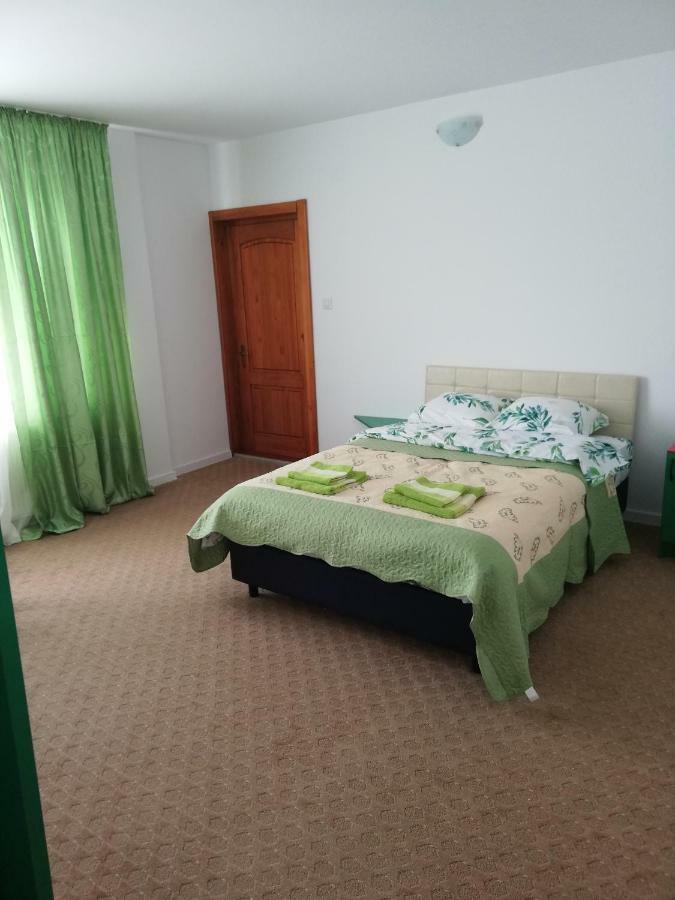 Pensiunea La Safari Târgu Neamț Buitenkant foto