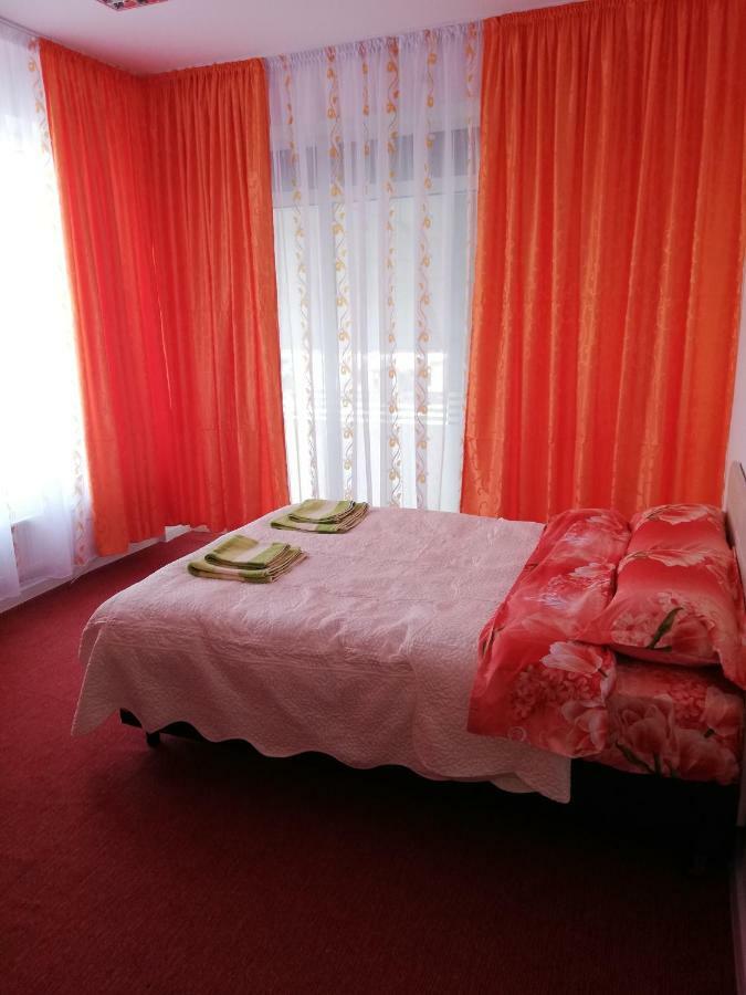 Pensiunea La Safari Târgu Neamț Buitenkant foto