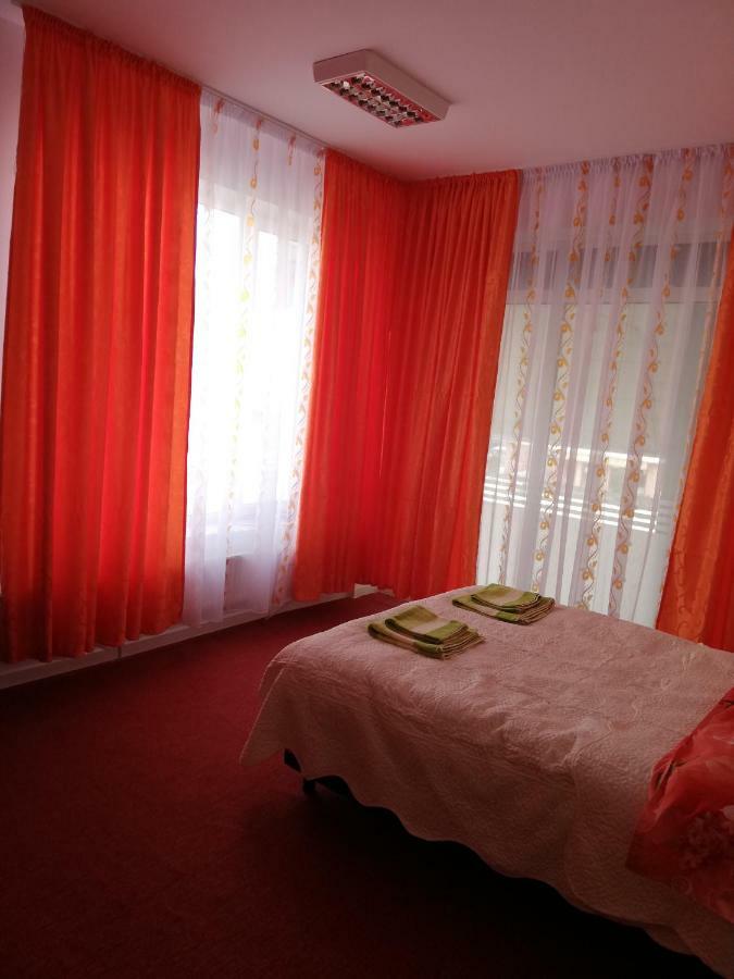 Pensiunea La Safari Târgu Neamț Buitenkant foto