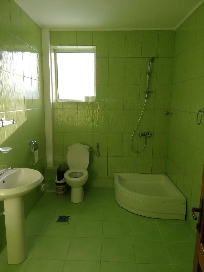 Pensiunea La Safari Târgu Neamț Buitenkant foto