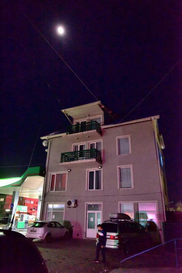 Pensiunea La Safari Târgu Neamț Buitenkant foto