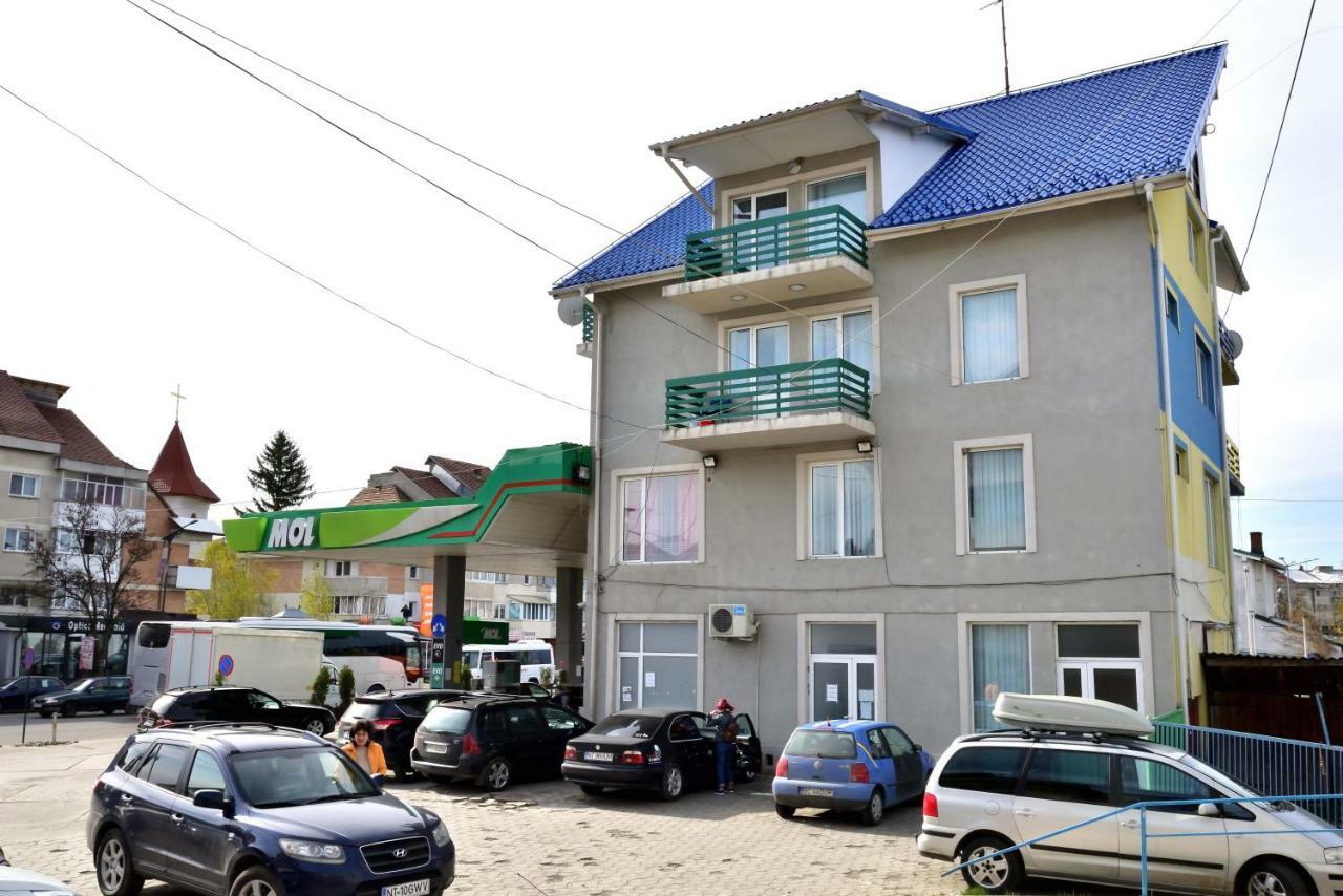 Pensiunea La Safari Târgu Neamț Buitenkant foto