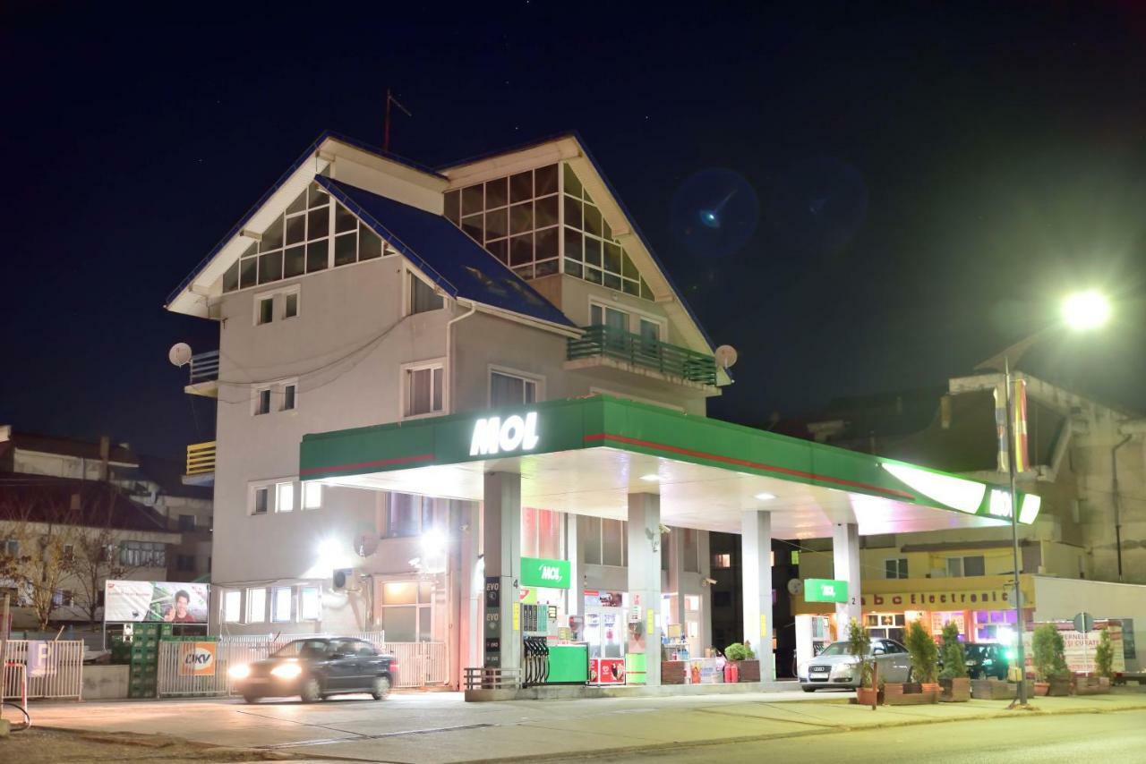 Pensiunea La Safari Târgu Neamț Buitenkant foto