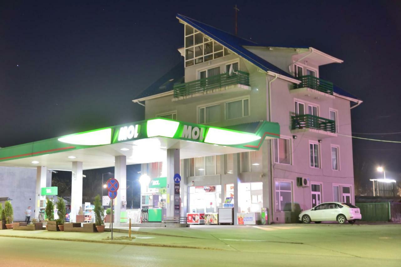 Pensiunea La Safari Târgu Neamț Buitenkant foto