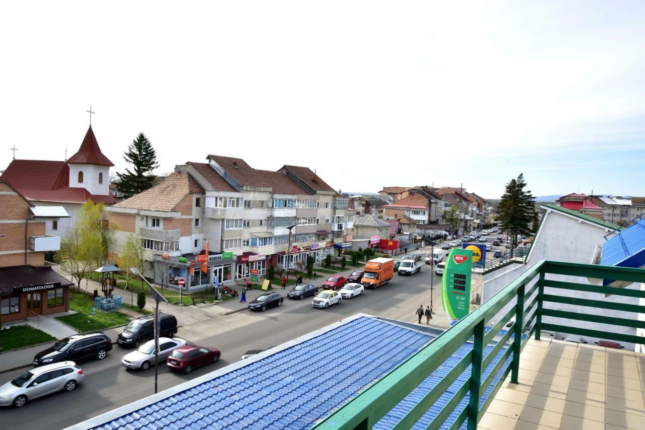Pensiunea La Safari Târgu Neamț Buitenkant foto