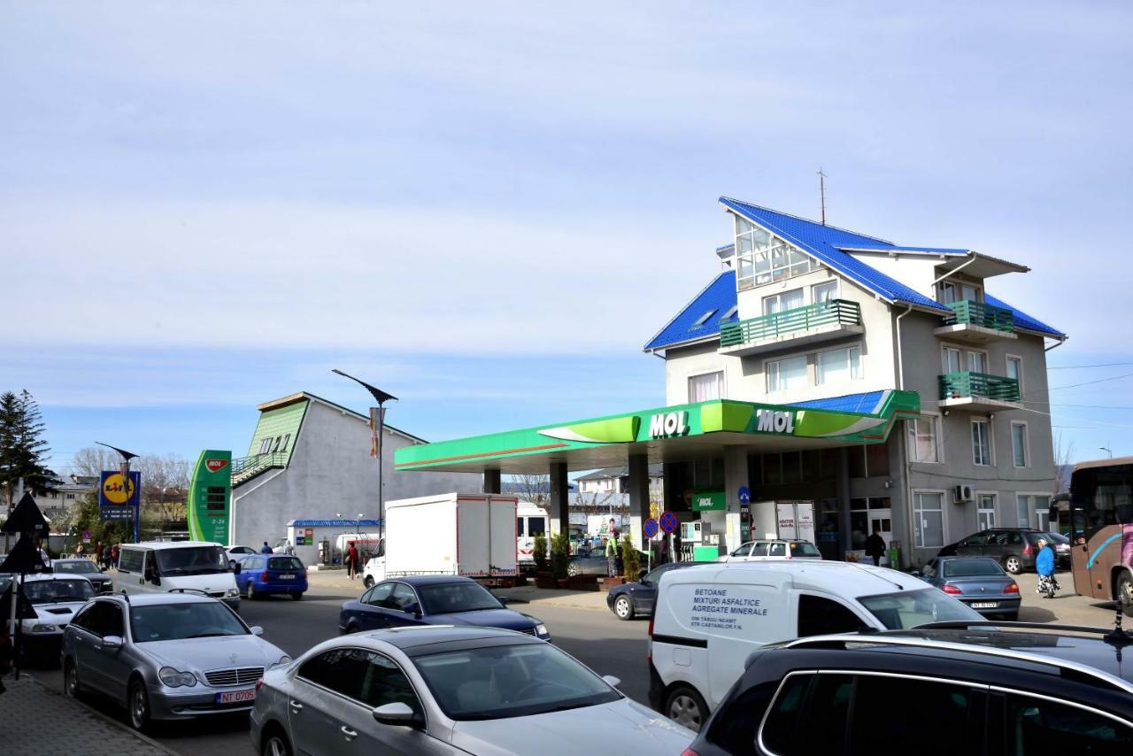 Pensiunea La Safari Târgu Neamț Buitenkant foto